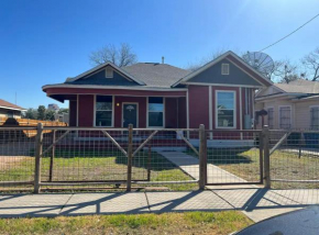 Private rooms in San Antonio - walk to downtown